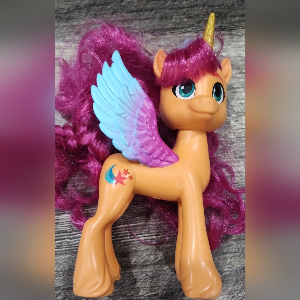 My Little Pony: Make Your Mark Toy Ribbon Hairstyles Sunny Starscout - 6" - 2021 - Picture 2 of 5